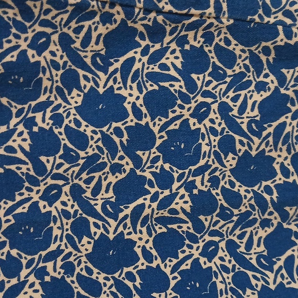 Old Navy High-Rise Chino Shorts Blue & White Botanical Floral Print Size 2 - Picture 2 of 10